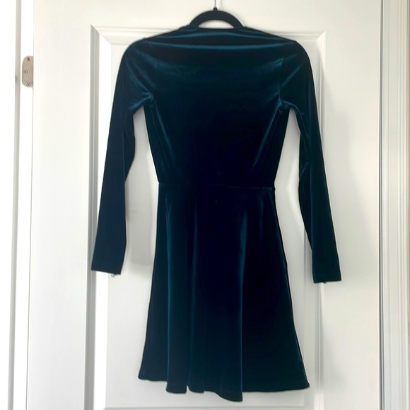 Long sleeve deep V velvet dress - Picture 2 of 2
